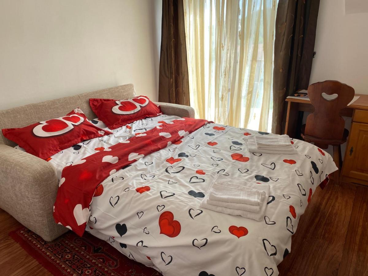 הוילה Gladna Montana Casa Dea מראה חיצוני תמונה