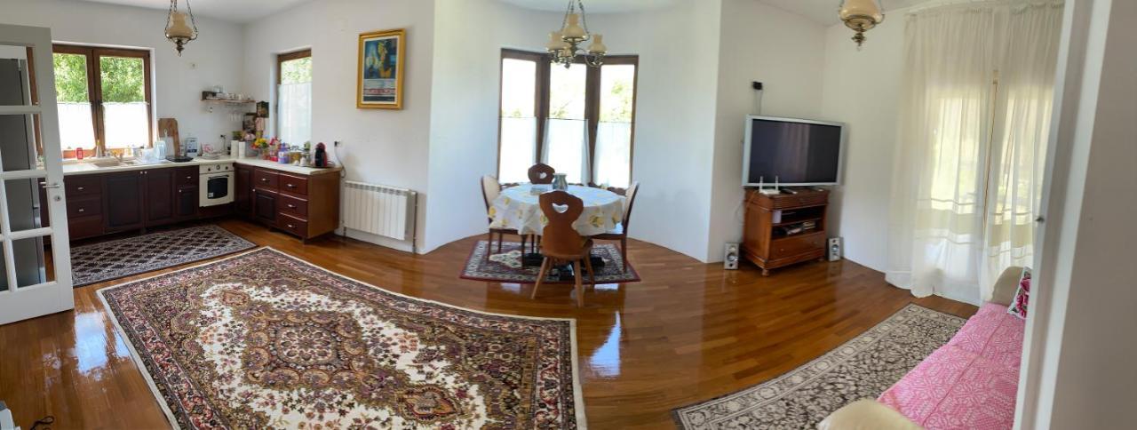 הוילה Gladna Montana Casa Dea מראה חיצוני תמונה